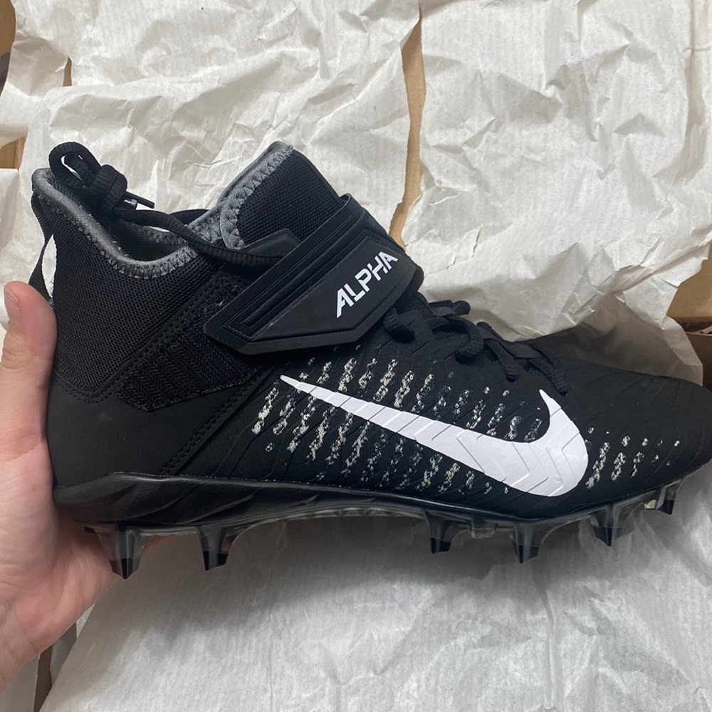 Nike alpha menace pro 2 mid cleats